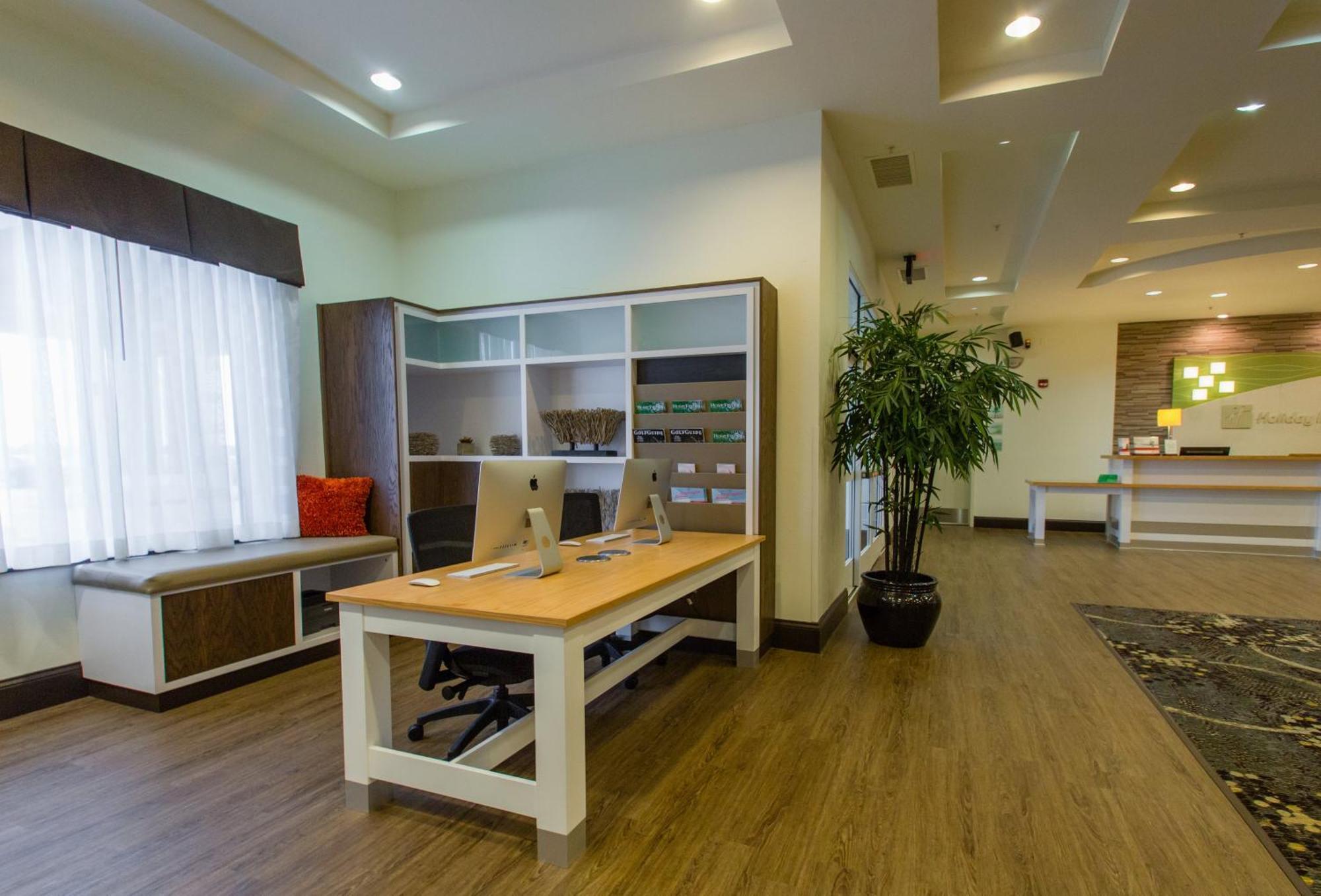 Holiday Inn Hotel & Suites Bloomington Airport By Ihg Εξωτερικό φωτογραφία